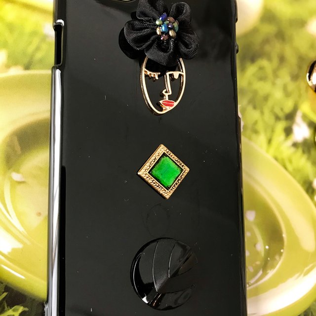 Iphone スマホ ケース 大人遣い アンティークボタン エメラルド ハンドメイドマーケット Minne Iphone スマホ ケース 大人遣い アンティークボタン エメラルド ハンドメイドマーケット Minne