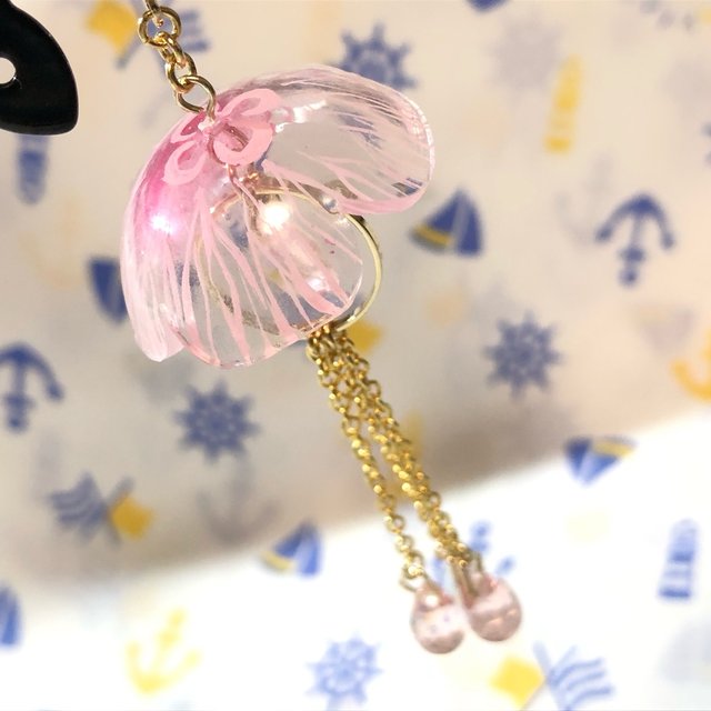 プラ板ミズクラゲ イヤリング ピンク ハンドメイドマーケット Minne プラ板ミズクラゲ イヤリング ピンク ハンドメイドマーケット Minne