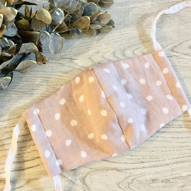 ナチュラルなピンクベージュの水玉柄でおしゃれに 女性用ダブルガーゼ生地の立体マスク ハンドメイドマーケット Minne ナチュラルなピンクベージュの水玉柄でおしゃれに 女性用ダブルガーゼ生地の立体マスク ハンドメイドマーケット Minne