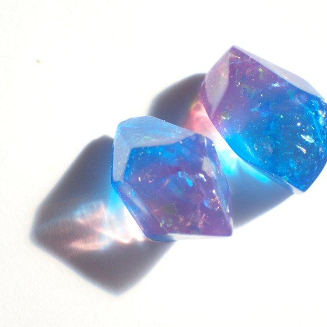 鉱石のピアスor イヤリング レジン 鉱石レジン 青 紫 ハンドメイドマーケット Minne 鉱石のピアスor イヤリング レジン 鉱石レジン 青 紫 ハンドメイドマーケット Minne