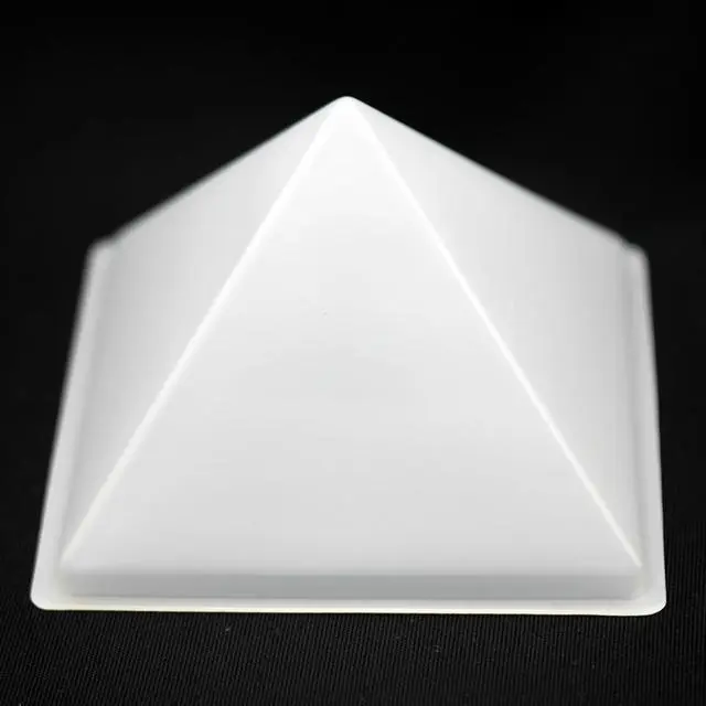 オルゴナイト用　ピラミッド型(マット仕様)【完成時サイズ】約(W)83×(D)83×(H)62mm(レジンの量などで変動する為、あくまで目安となります)