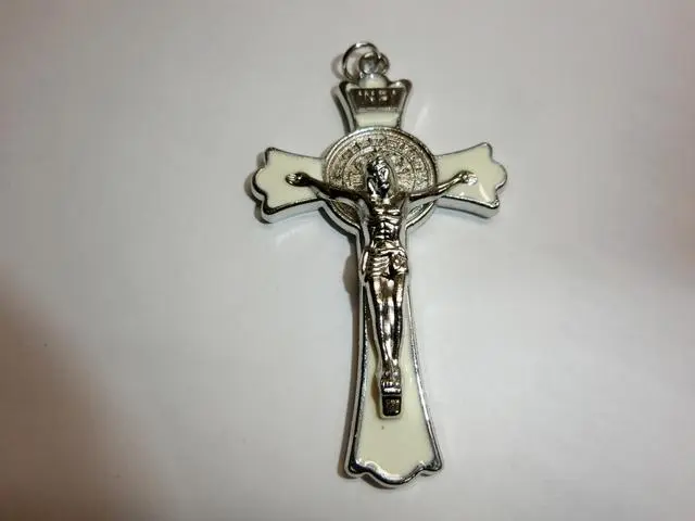 聖ベネディクトの十字架　ホワイト