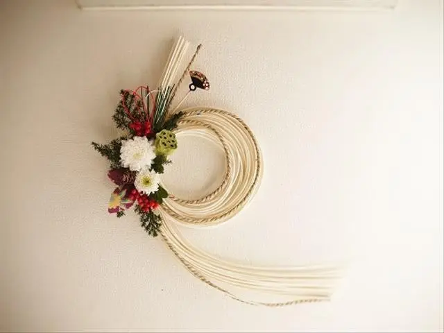 お正月飾り白ラタン・小菊