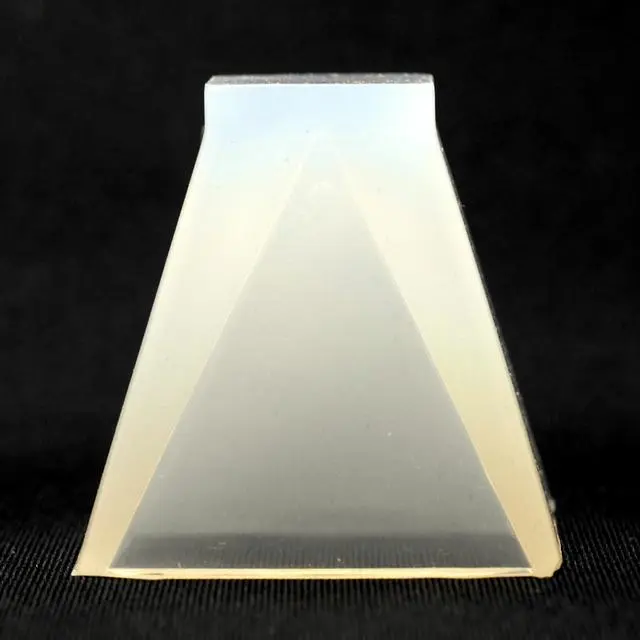 シリコン型　ピラミッド　40*40*40mm【オルゴナイト用　鏡面仕上げ　ピラミッド型　シリコン製　レジン用　シリコンモールド】