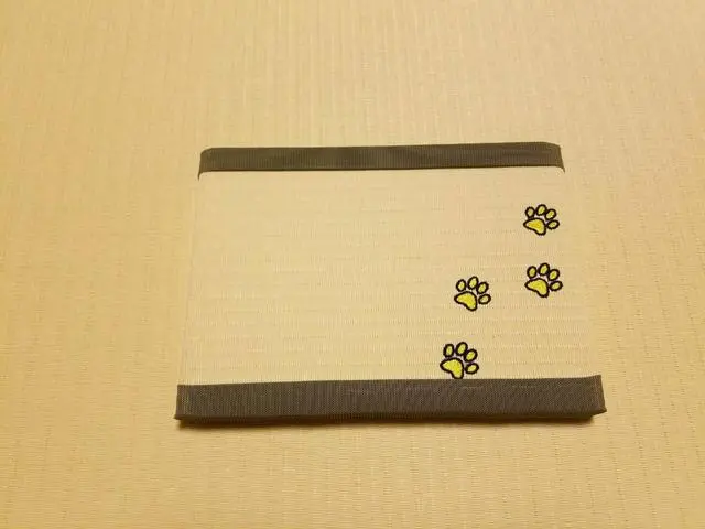 刺繍ミニ畳(猫足跡)